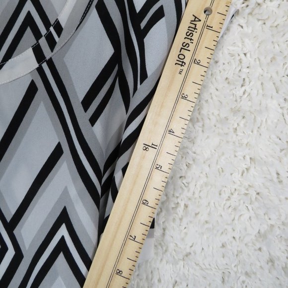 New York & Company* Women's Sleeveless Boat Neck Curved Hem Blouse Size~ XS - Picture 9 of 9